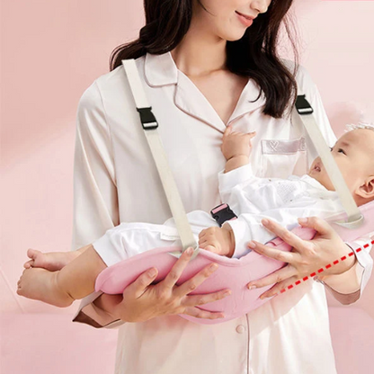 Bébé dormant paisiblement sur coussin d'allaitement ergonomique