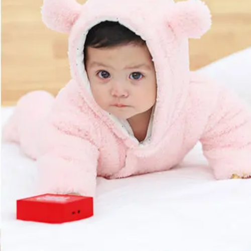 Barboteuse bébé chaude et confortable avec pieds