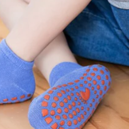 Chaussettes antidérapantes bébé avec semelle grip pour premiers pas sécurisés