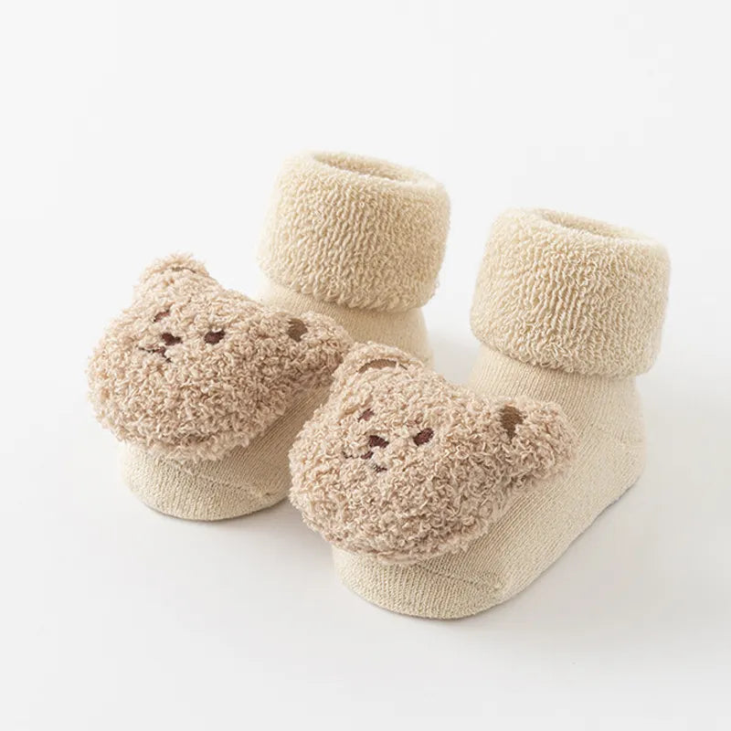 Chaussettes antidérapantes bébé beige douces et respirantes"