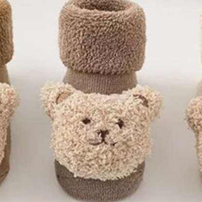 Chaussettes antidérapantes bébé kaki pour premiers pas