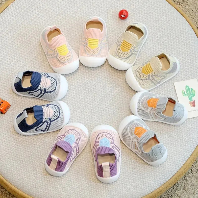 Chaussons bébé disponibles en plusieurs couleurs rose gris viole