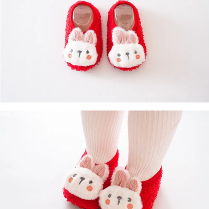 Chaussons bébé rouges chauds et sécurisés pour l'hiver"