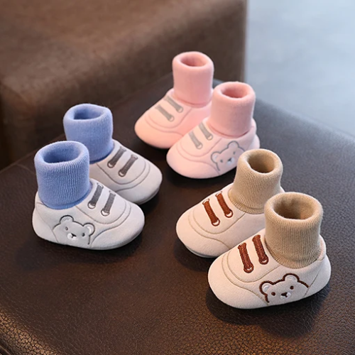 Chaussons chaussettes bébé hiver disponibles en bleu rose beig