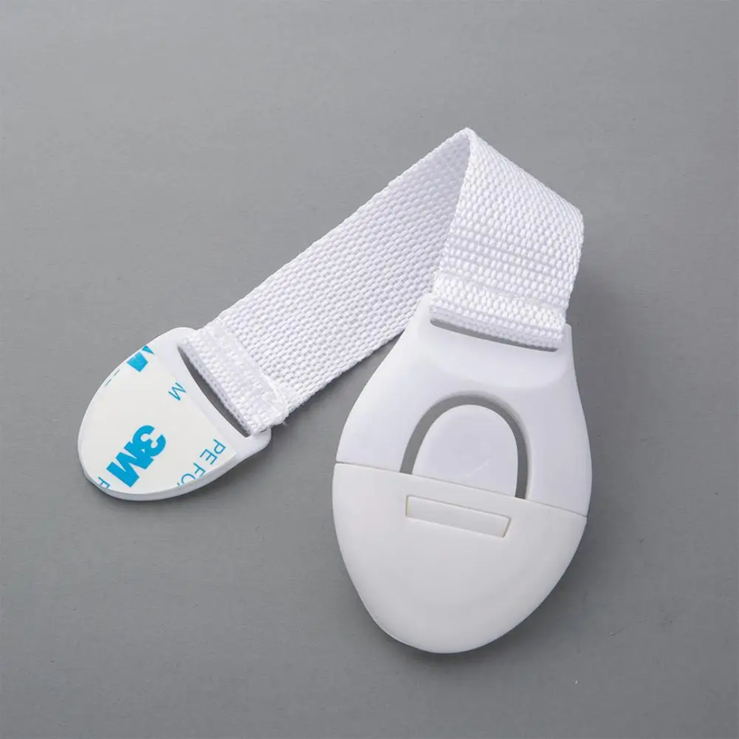 Dispositif anti-pincement pour porte sécurité enfant