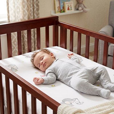Drap housse lit bébé disponible en couleurs pastel apaisantes"