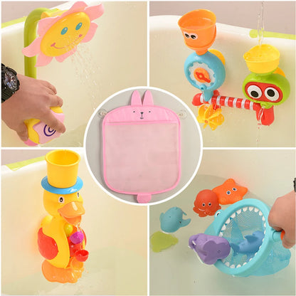 Enfant utilisant filet rangement jouets de bain