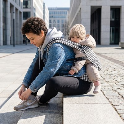 Porte bébé confortable et sécurisé - système de fixation facile et rapide