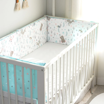 Tour de lit bébé bleu pour chambre garçon