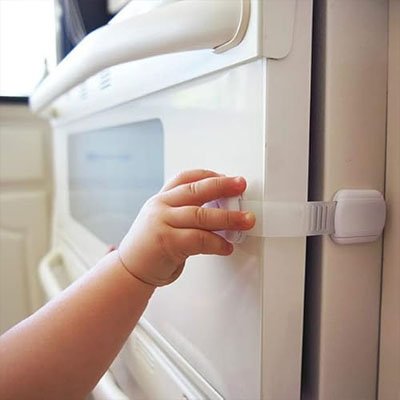 bloque-porte-bebe-cuisine